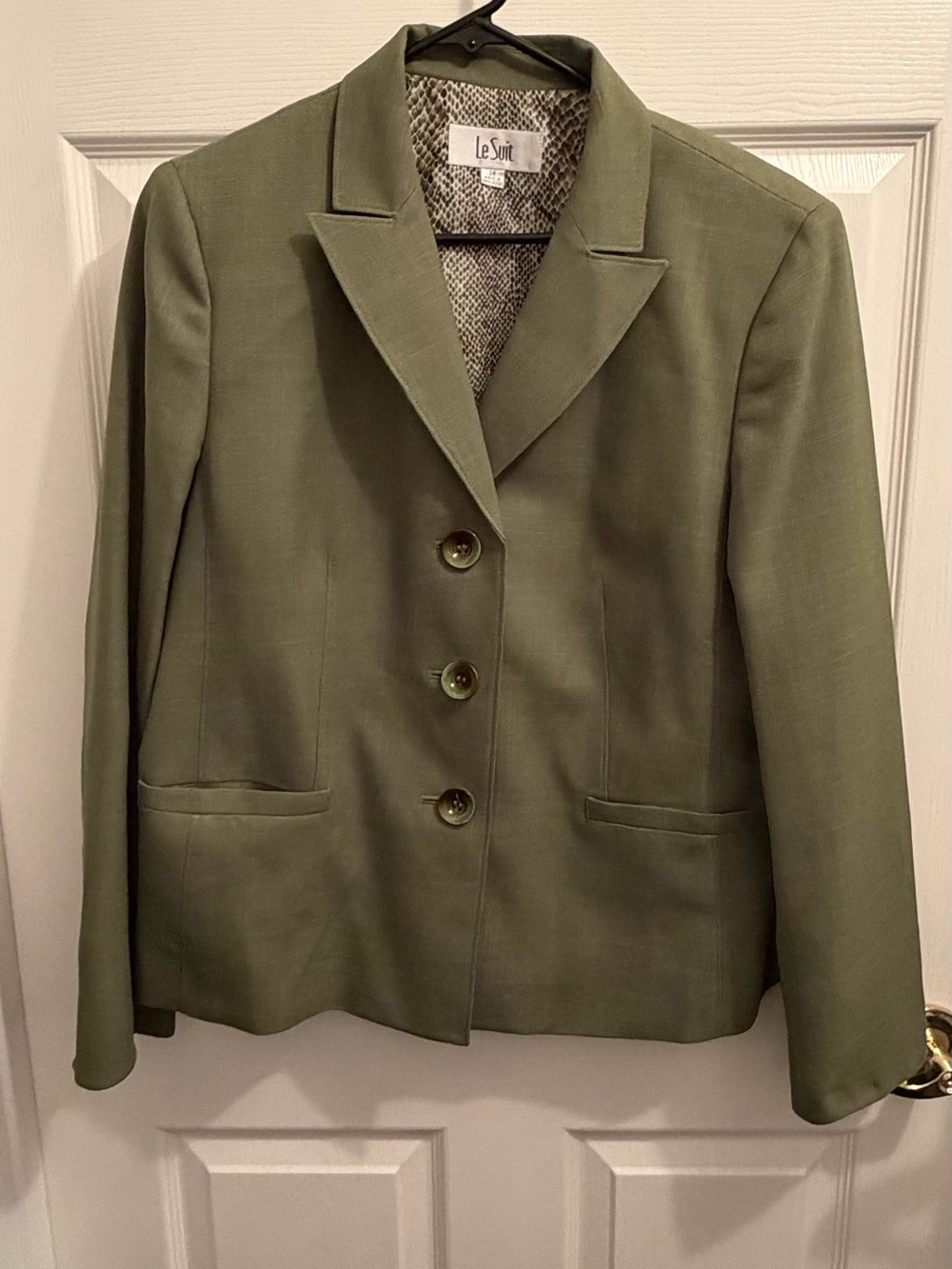 Le Suit Women's Olive Green Tailored 2-piece suit